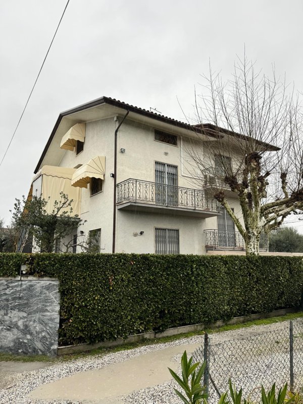 casa indipendente in vendita a Pietrasanta