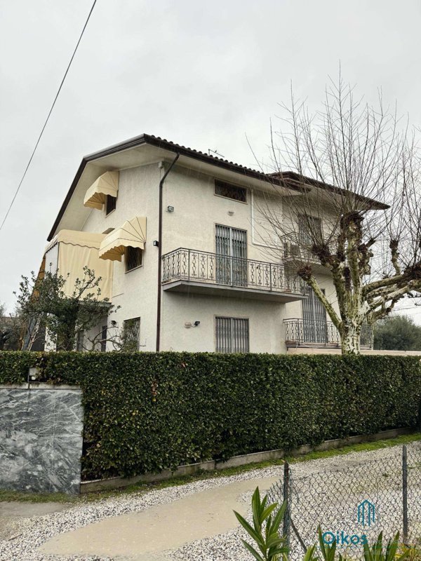 casa indipendente in vendita a Pietrasanta