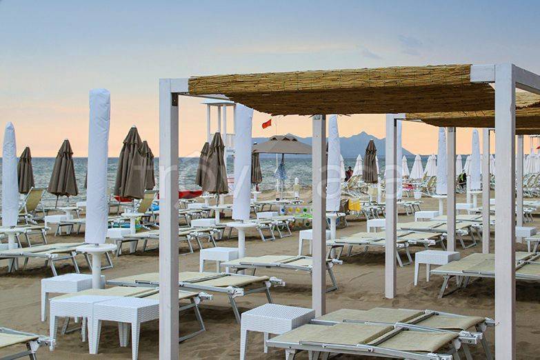 negozio in vendita a Pietrasanta in zona Marina di Pietrasanta