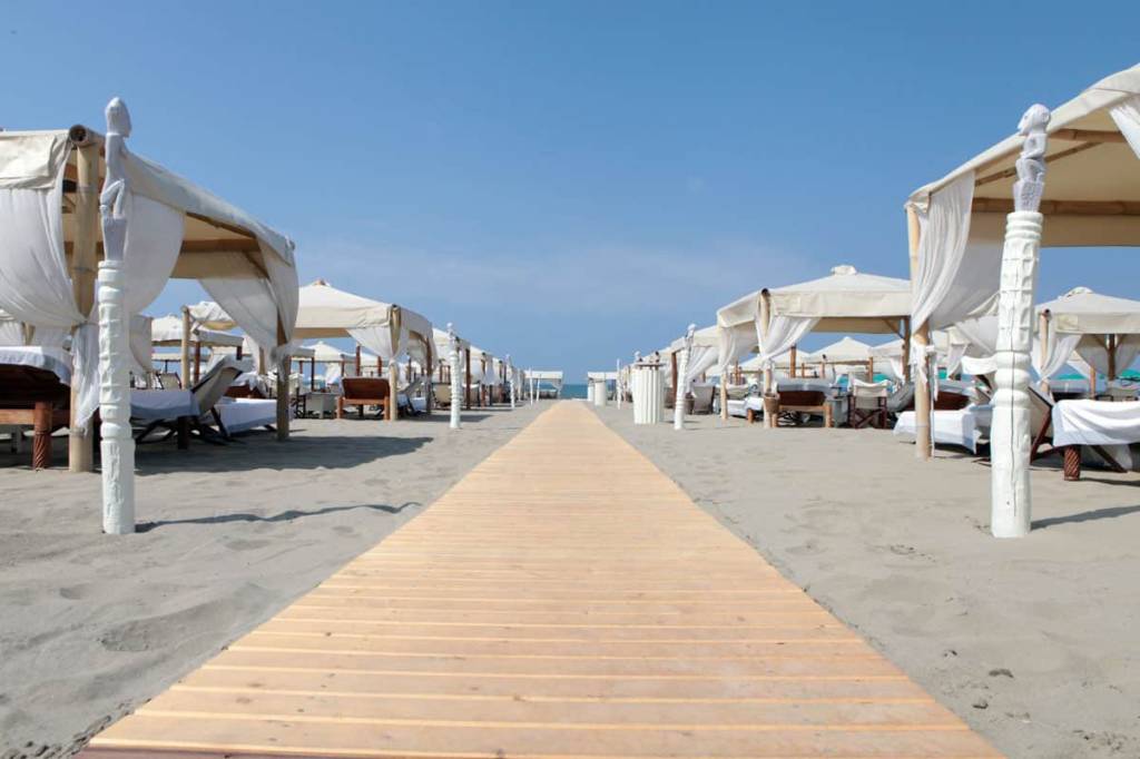 negozio in vendita a Pietrasanta in zona Marina di Pietrasanta