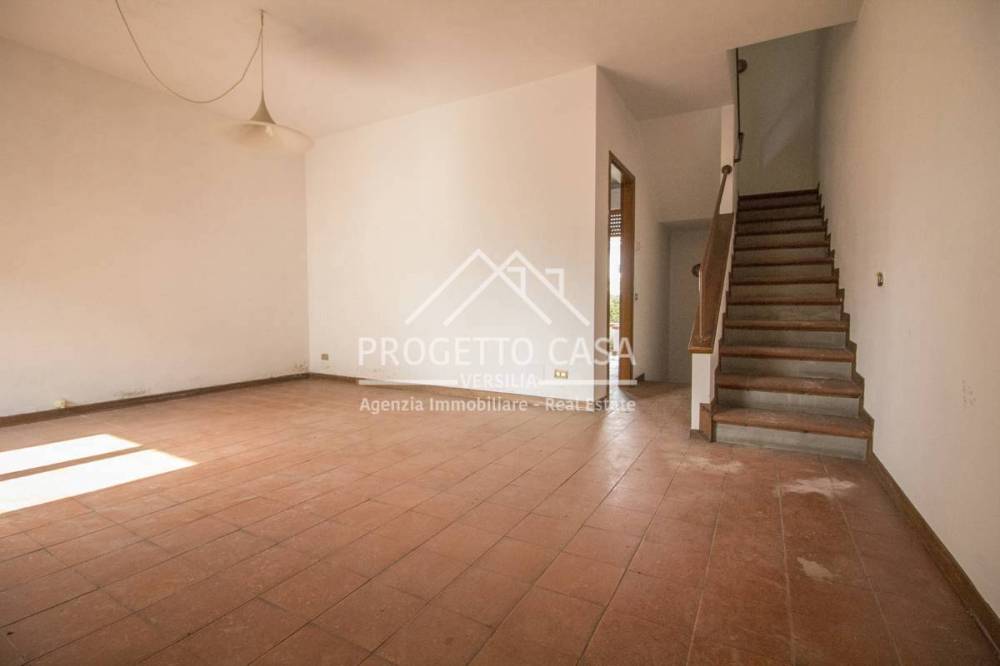 casa indipendente in vendita a Pietrasanta in zona Vignone