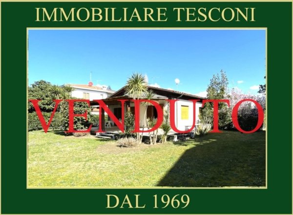 casa indipendente in vendita a Pietrasanta in zona Tonfano