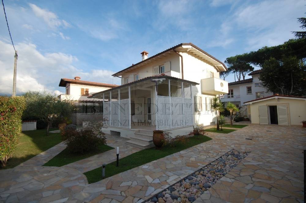 casa indipendente in vendita a Pietrasanta in zona Vignone