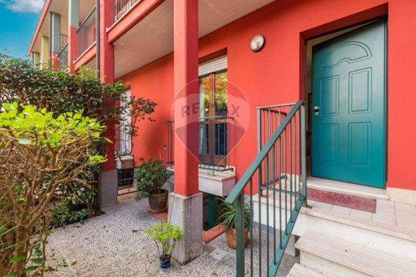 casa indipendente in vendita a Pietrasanta in zona Vallecchia
