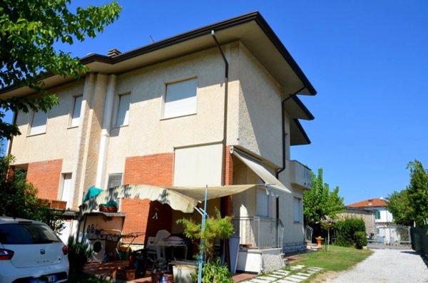 villa in vendita a Pietrasanta in zona Focette