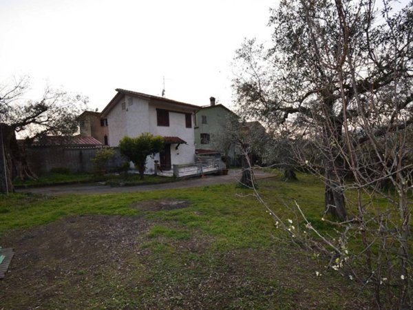 casa indipendente in vendita a Pietrasanta in zona Vallecchia