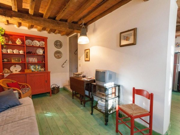 casa indipendente in vendita a Pietrasanta in zona Crociale