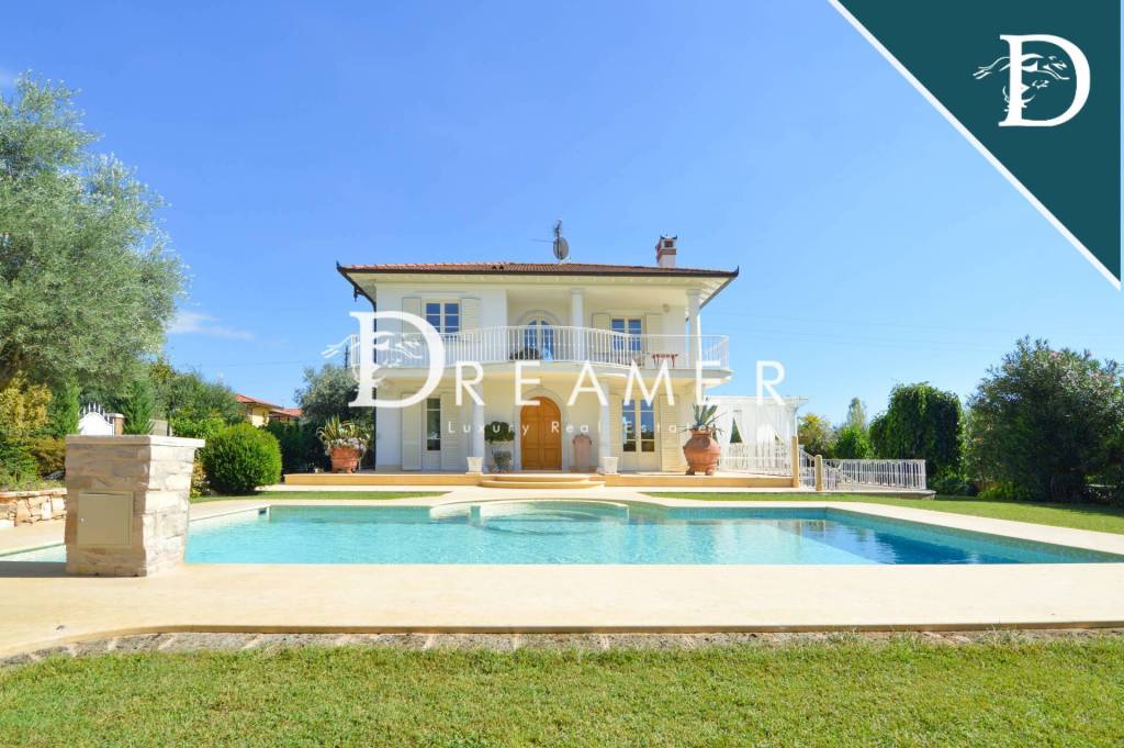 casa indipendente in vendita a Pietrasanta