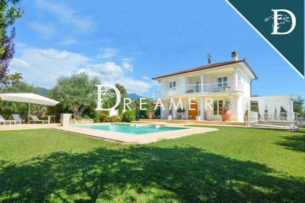 casa indipendente in vendita a Pietrasanta