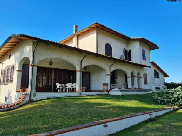 casa indipendente in vendita a Pietrasanta