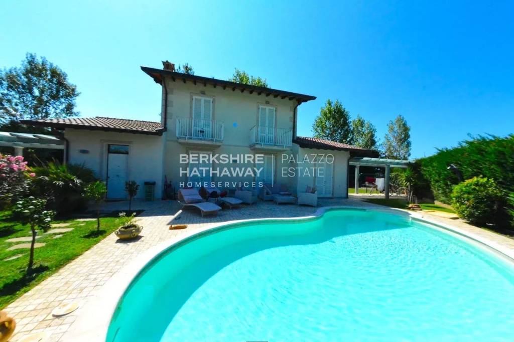 casa indipendente in vendita a Pietrasanta in zona Marina di Pietrasanta