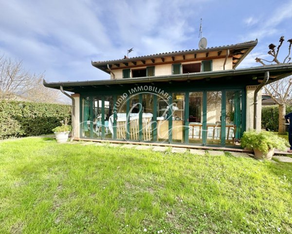 casa indipendente in vendita a Pietrasanta
