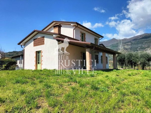 casa indipendente in vendita a Pietrasanta
