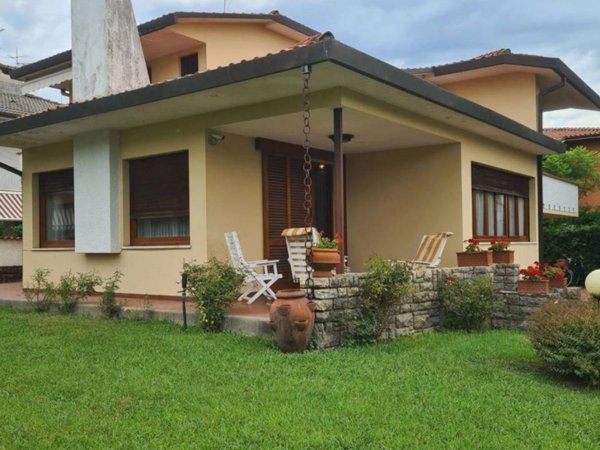 casa indipendente in vendita a Pietrasanta