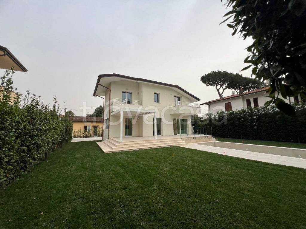 casa indipendente in vendita a Pietrasanta in zona Marina di Pietrasanta