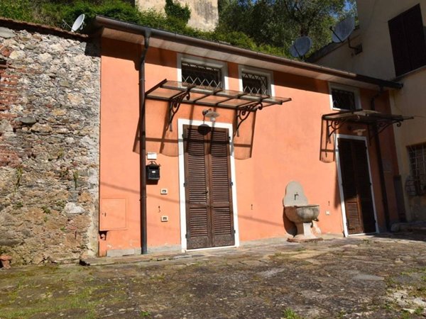 casa indipendente in vendita a Pietrasanta in zona Valdicastello