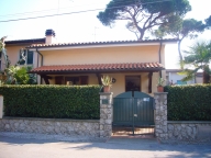 casa indipendente in vendita a Pietrasanta in zona Marina di Pietrasanta