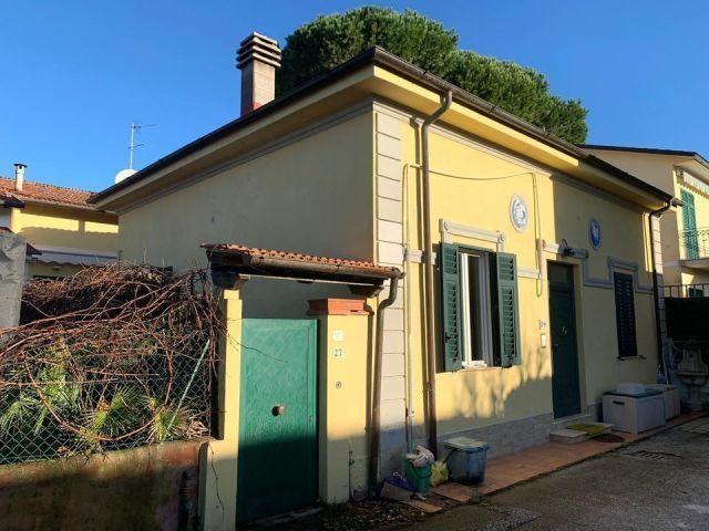 appartamento in vendita a Pietrasanta in zona Marina di Pietrasanta
