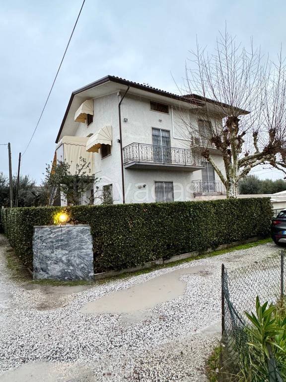 appartamento in vendita a Pietrasanta in zona Vignone