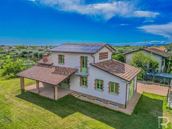 casa indipendente in vendita a Pietrasanta