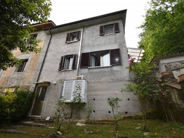 casa indipendente in vendita a Pietrasanta in zona Solaio