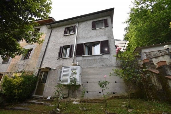 casa indipendente in vendita a Pietrasanta in zona Solaio