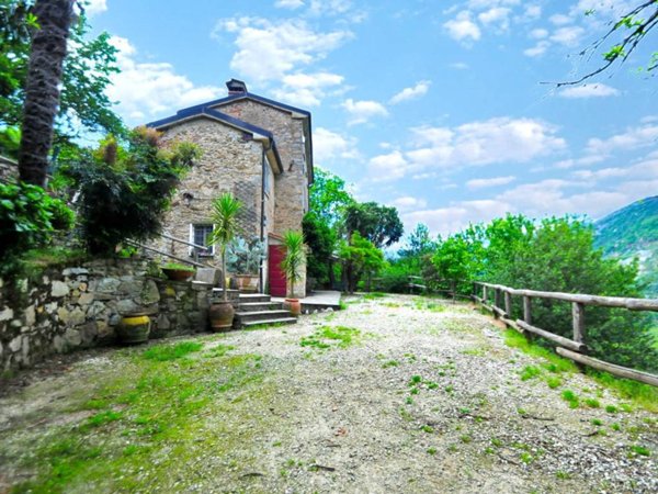 casa indipendente in vendita a Pietrasanta