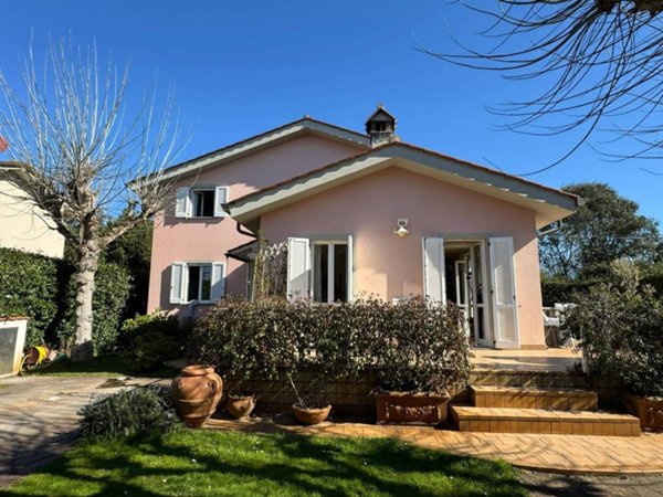 casa indipendente in vendita a Pietrasanta