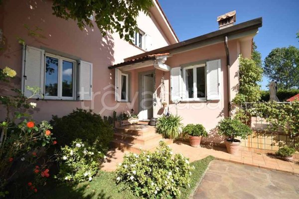 casa indipendente in vendita a Pietrasanta