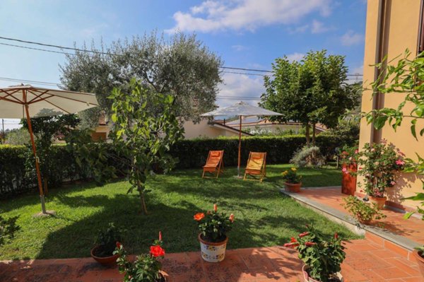 casa indipendente in vendita a Pietrasanta