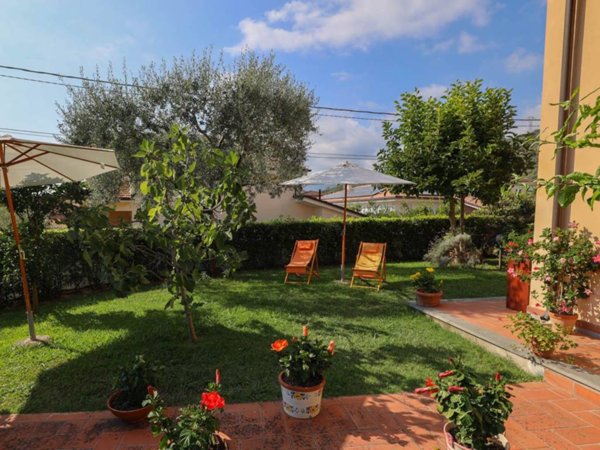 casa indipendente in vendita a Pietrasanta