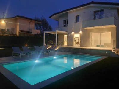casa indipendente in vendita a Pietrasanta in zona Fiumetto