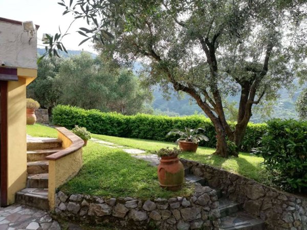 casa indipendente in vendita a Pietrasanta