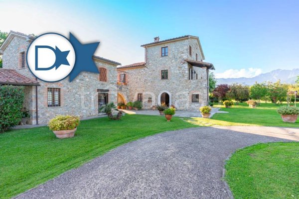 casa indipendente in vendita a Pietrasanta in zona Tonfano