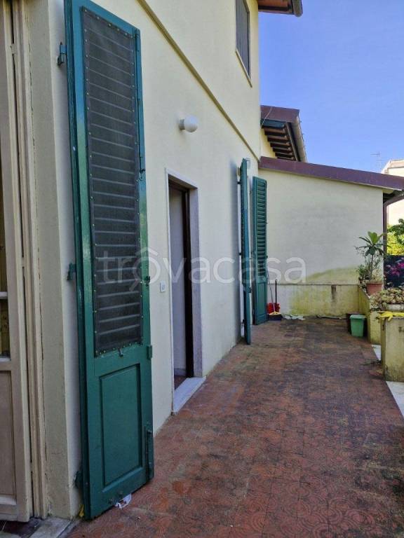 casa indipendente in vendita a Pietrasanta in zona Vignone
