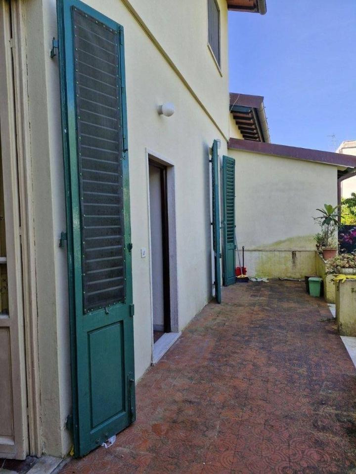 casa indipendente in vendita a Pietrasanta in zona Vignone