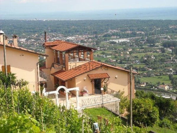 casa indipendente in vendita a Pietrasanta