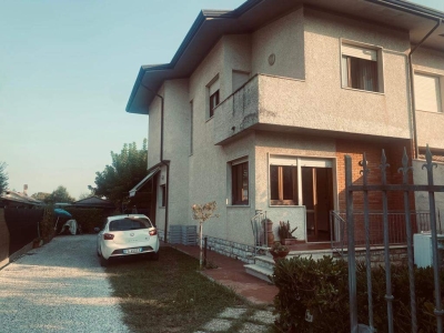 casa indipendente in vendita a Pietrasanta