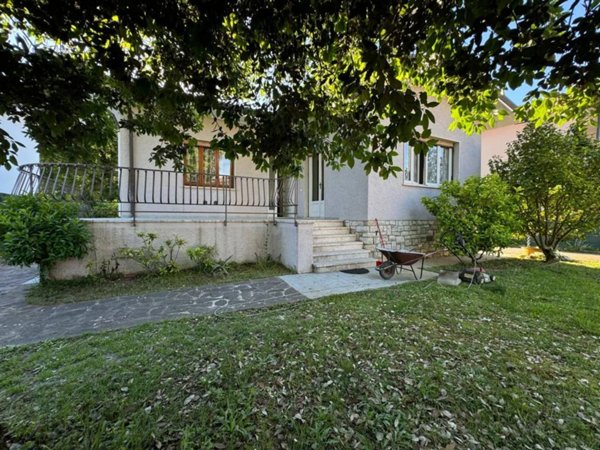 casa indipendente in vendita a Pietrasanta in zona Tonfano