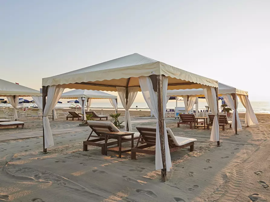 negozio in vendita a Pietrasanta in zona Marina di Pietrasanta
