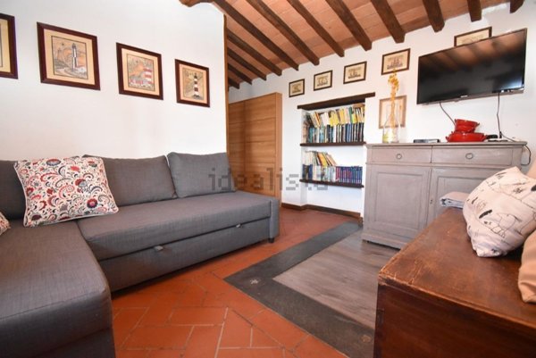 esavano in vendita a Pietrasanta