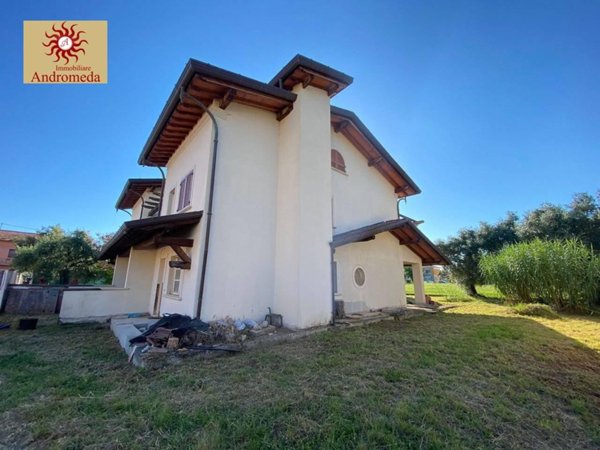 casa indipendente in vendita a Pietrasanta