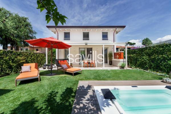 casa indipendente in vendita a Pietrasanta in zona Fiumetto