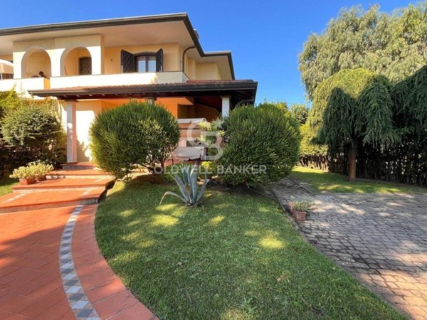 casa indipendente in vendita a Pietrasanta in zona Focette