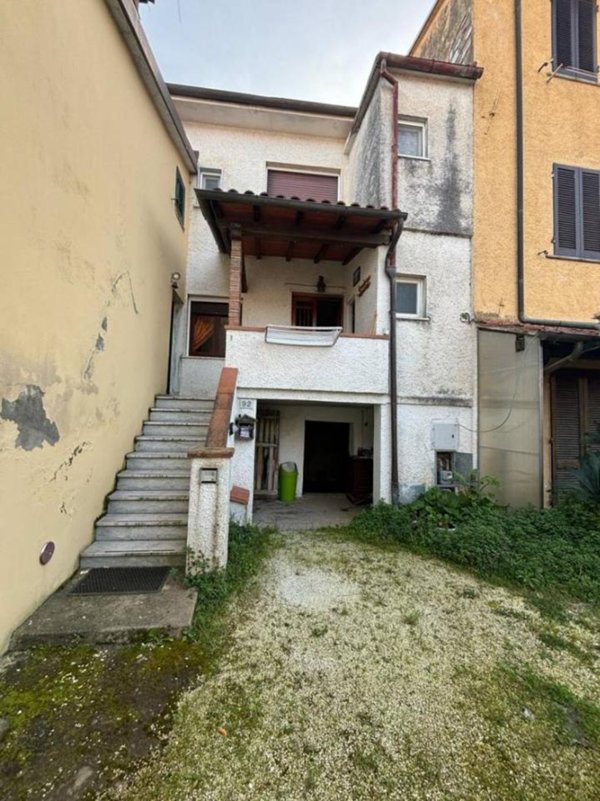 casa indipendente in vendita a Pietrasanta in zona Crociale