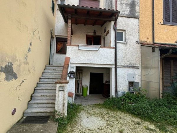 casa indipendente in vendita a Pietrasanta in zona Crociale