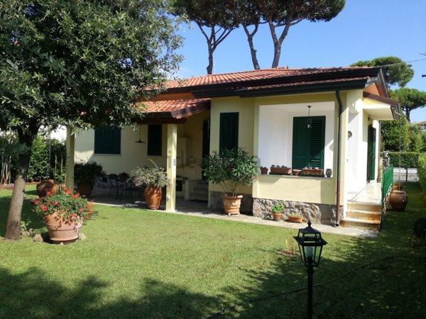 casa indipendente in vendita a Pietrasanta in zona Motrone