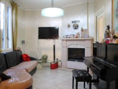 casa indipendente in vendita a Pietrasanta in zona Tonfano