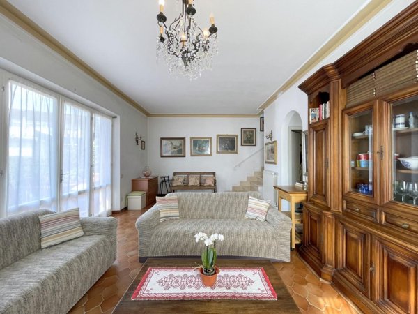 casa indipendente in vendita a Pietrasanta in zona Marina di Pietrasanta