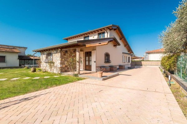 casa indipendente in vendita a Pietrasanta